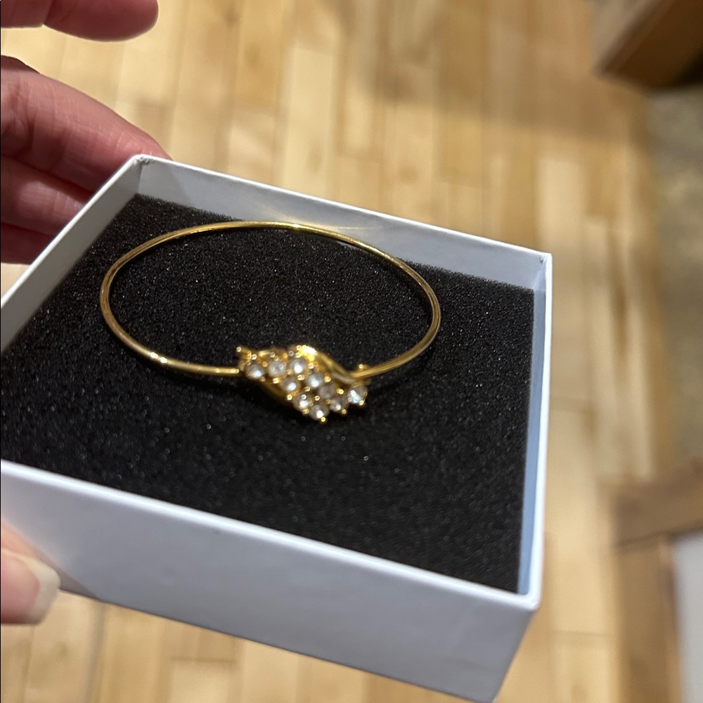 Elegant Gold Bangle Bracelet
